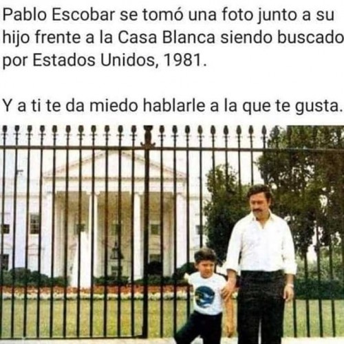 meme-Pablo-Escobar-se-tomo-una-foto-junto-a-su-hijo-frente-a-la-casa-blanca-siendo-buscando-por-Estados-Unidos-en-1981.jpg