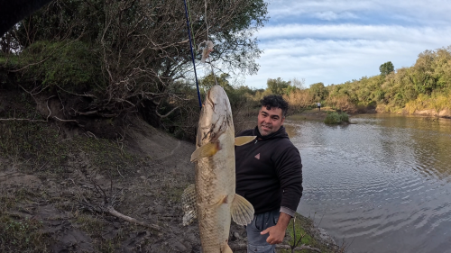Pescando-y-cocinando-en-el-Rio-Gualeguaychu-Ruta-39--28.png