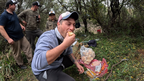Pescando-y-cocinando-en-el-Rio-Gualeguaychu-Ruta-39-39.png